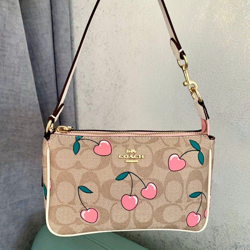  COACH Mini bolso Nolita Charm en lona de la firma para