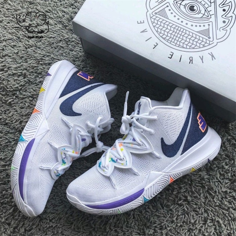 Kyrie 5 have hotsell a nike day footlocker